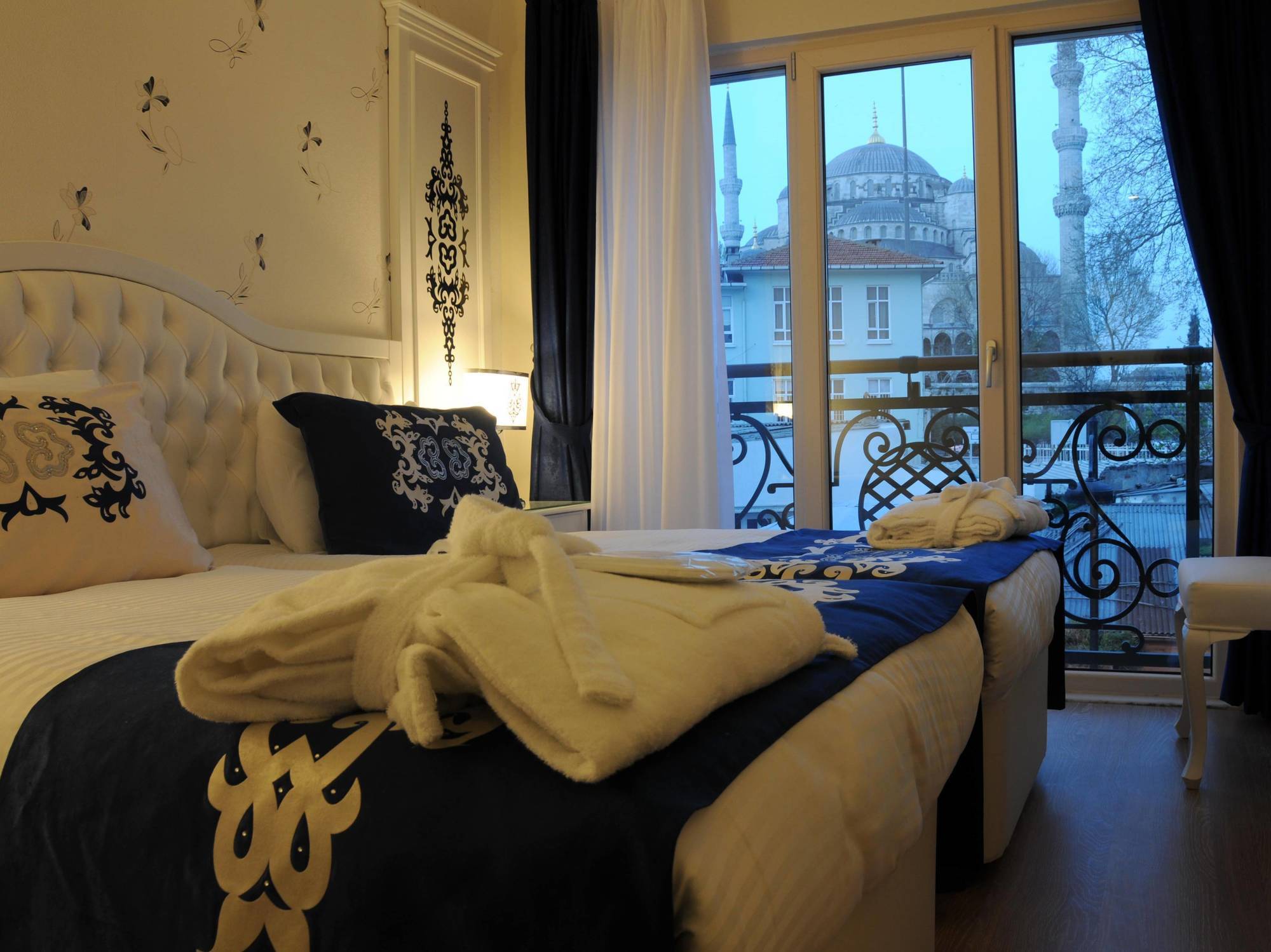 Sarnic Premier Hotel Istanbul Bagian luar foto